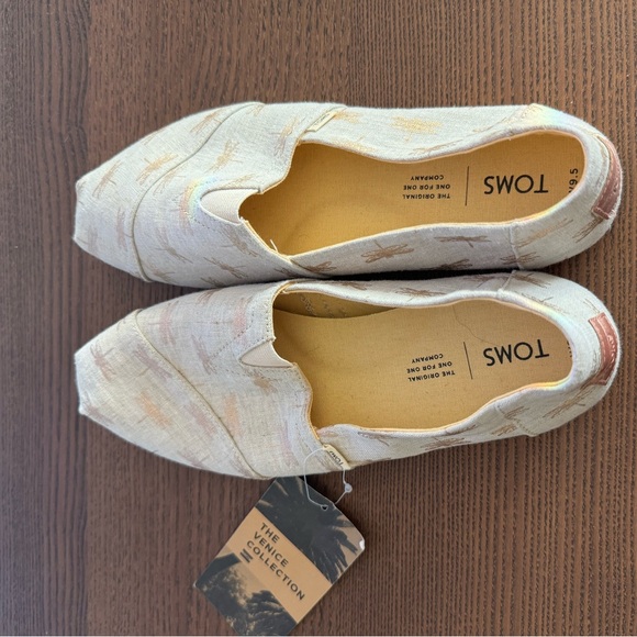 NWT Gold Dragonfly Canvas Toms - Picture 2 of 6